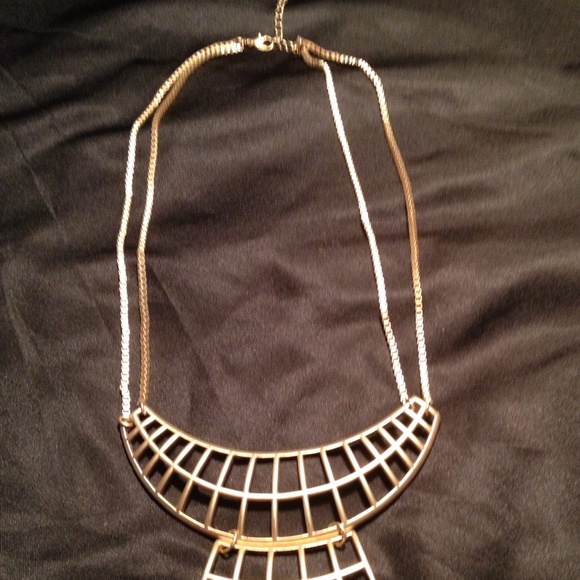 NWOT Gorgeous Gold Statement Necklace - Picture 2 of 2