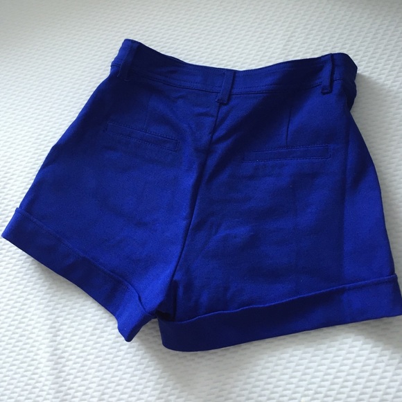 High-waist shorts - Picture 2 of 3