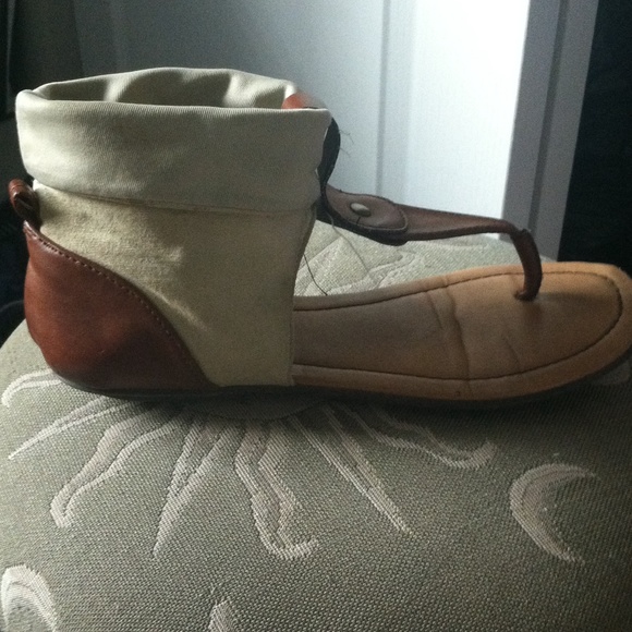 Sandals - Picture 3 of 3