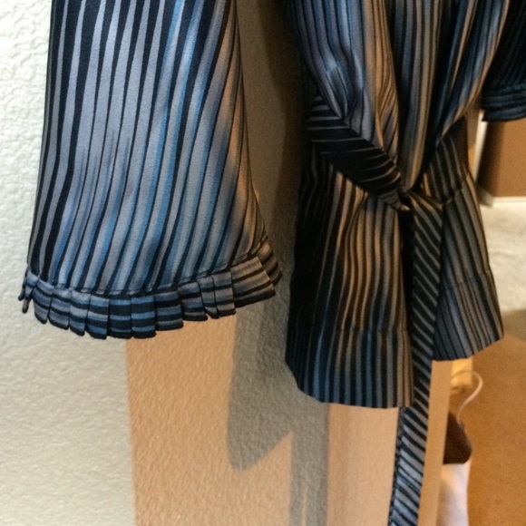 Mult-Color blouse - Picture 3 of 4