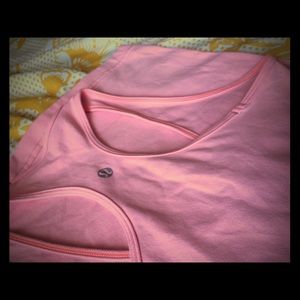Lululemon pink tank🌺