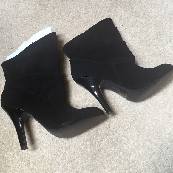 β SALE β Steve Madden Booties 9M but run small - Picture 3 of 4