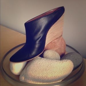 SiGERSON MORRISON BLACK WEDGE MULES