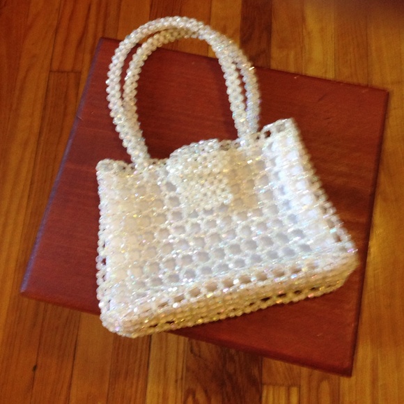 Pretty wedding purse that sparkles!!