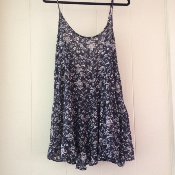 Brandy Melville navy rose Jada (rare)
