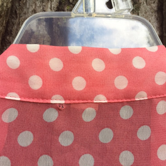 🚫SOLD🚫 Peach and white sheer top - Picture 4 of 4