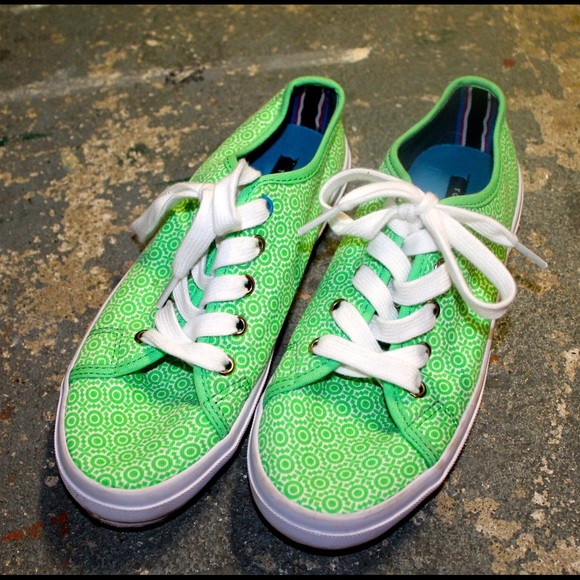 Canvas tennis shoes