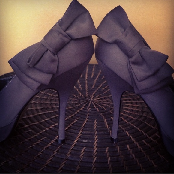 ❌SOLD ON ANOTHER SITE❌ Valenti Franco Bow Heels - Picture 2 of 4