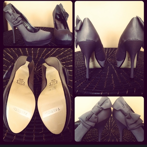 ❌SOLD ON ANOTHER SITE❌ Valenti Franco Bow Heels - Picture 4 of 4