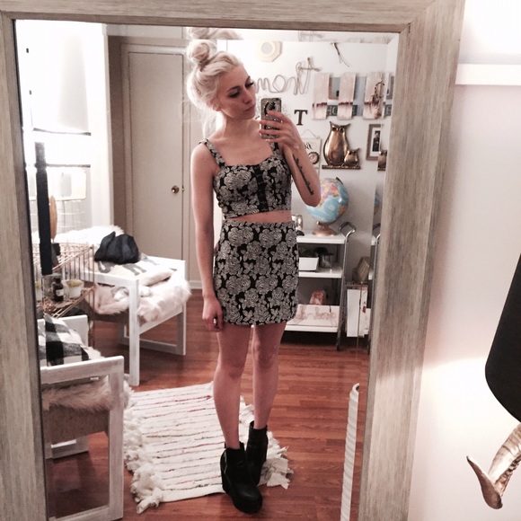 Forever 21 Dresses & Skirts - rose skirt set