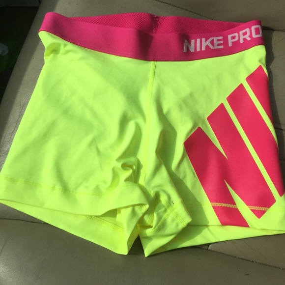 NWOT Nike dri-fit pros