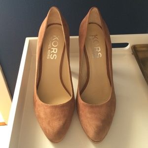 KORS Michael Kors tan suede pumps
