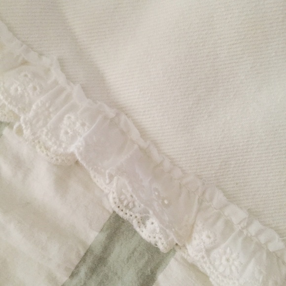 ❗SOLD❗️Crochet trim shorts - Picture 3 of 3