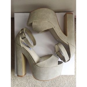 Steve Madden: Whitman style