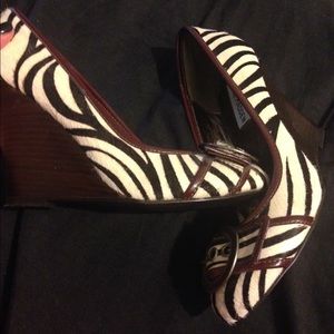 Steve Madden Wedge 💟