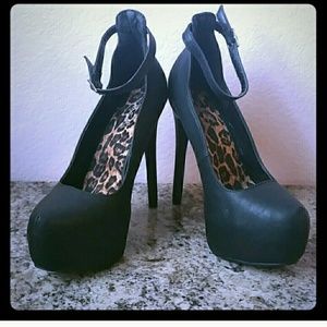 Qupid Black Heels