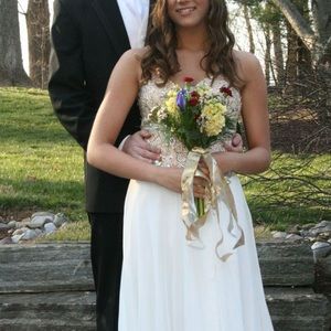 white and gold Mac Duggal dress👗