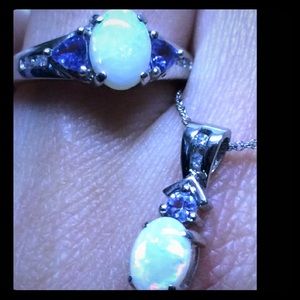 Beautiful opal set