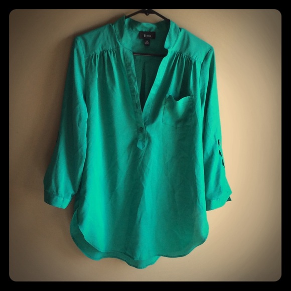 Never worn 3 quarter sleeve polyester teal shirt