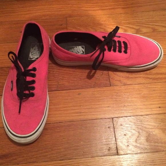 neon pink low top Vans! 👟