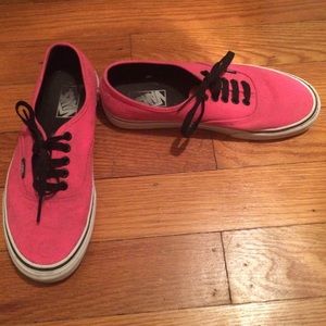 neon pink low top Vans! 👟