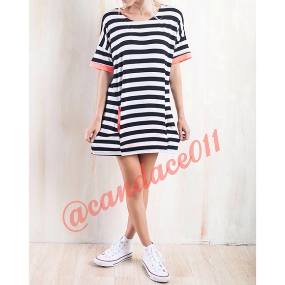 Striped Mini Pocket Dress - Picture 2 of 4