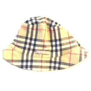 Burberry bucket hat