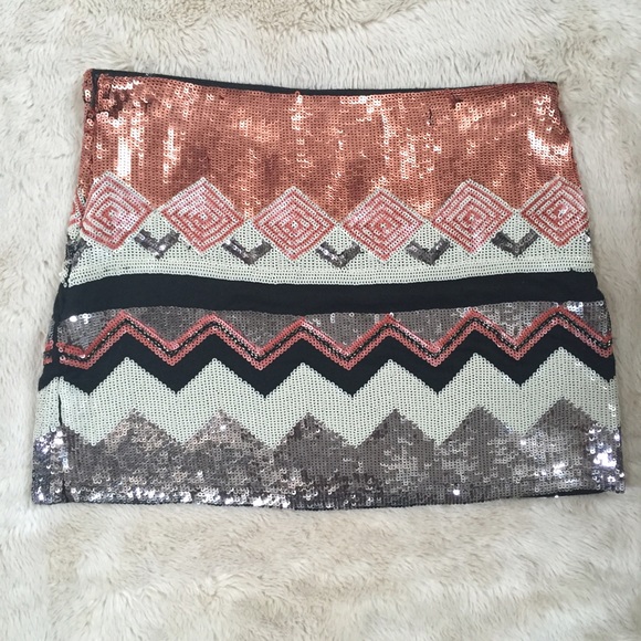 🌸Adorable Aztec sequin mini skirt! - Picture 3 of 3