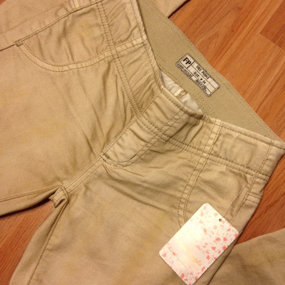 Free People Skinny Pull on Crop Pants. - Picture 3 of 4