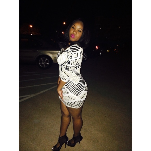 Dress - Picture 3 of 3