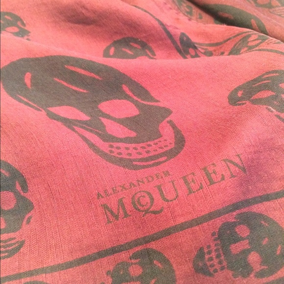 🚫SOLD🚫 ALEXANDER McQUEEN SCARF - Picture 2 of 4