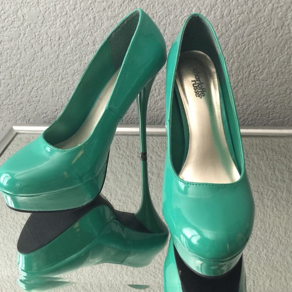 Closed toe heels