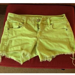 American eagle yellow shorts