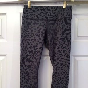 Lululemon wunder under cheetah capris worn twice