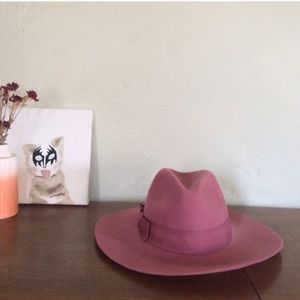 Berry wide brim hat