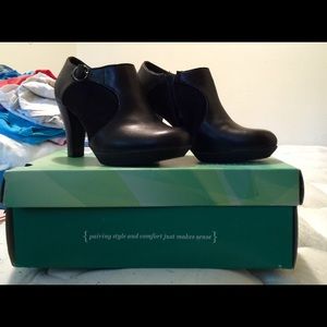 Super comfortable shoes!!! Only wore once.