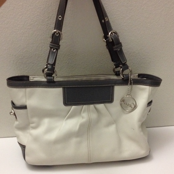 Coach Ivory shoulder Bag