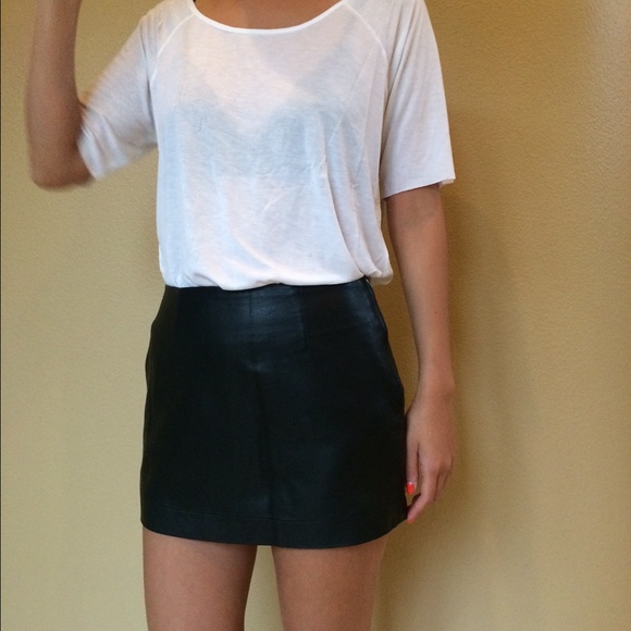 Faux leather mini skirt XS