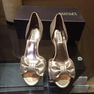Badgley Mischka gold peep toe leather pumps