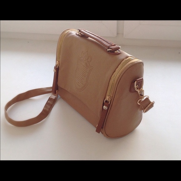 Black British shoulder bag