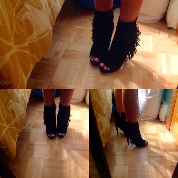 Brand 🆕 BCBGeneration Genie Suede Fringe Booties - Picture 2 of 3