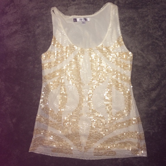 Top - Picture 1 of 2