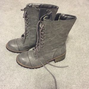 NWOT Gray Combat Boots. Size 6