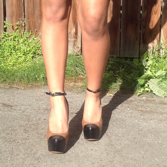 🌾 NWOT!Brown sexy with black cap toe stiletto 🌾 - Picture 2 of 4