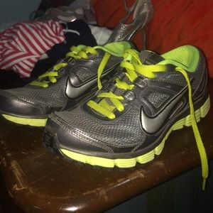 Nike dual fusion sneakers!