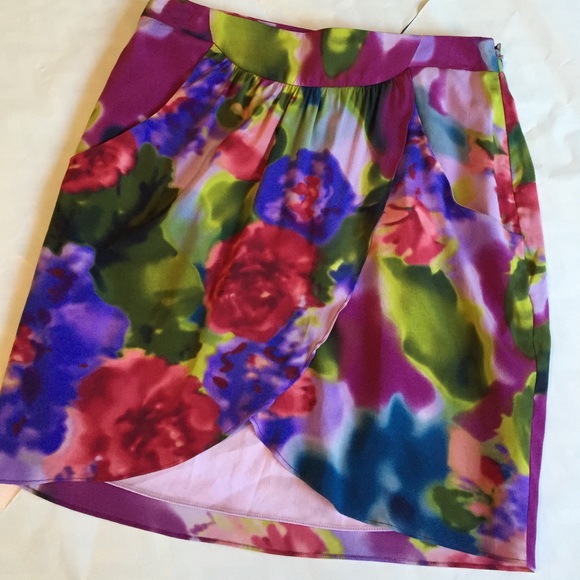 bebe Dresses & Skirts - 🎉 Flash Sale🎉 Bebe NWT Silk Floral Tulip Skirt