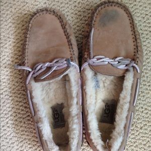 Barely used ugh slippers in tan!