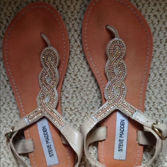 Great condition Steve Madden thong sandals!