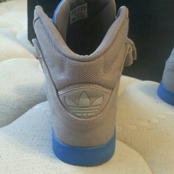 Shoes - Picture 2 of 4
