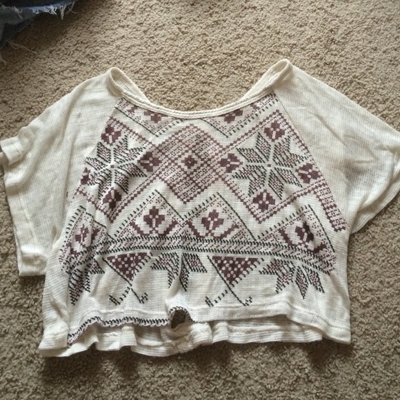 WHITE PATTERN CROP TOP